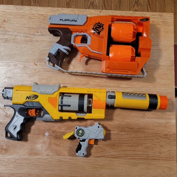 Nerf. Lot of 4 guns with nerf darts. FlipFury. Rev-5. TWO Mini dart. - Picture 2 of 8